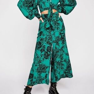 Free People Boho Floral Wide Leg Crop Pants Size XS Green Tropical